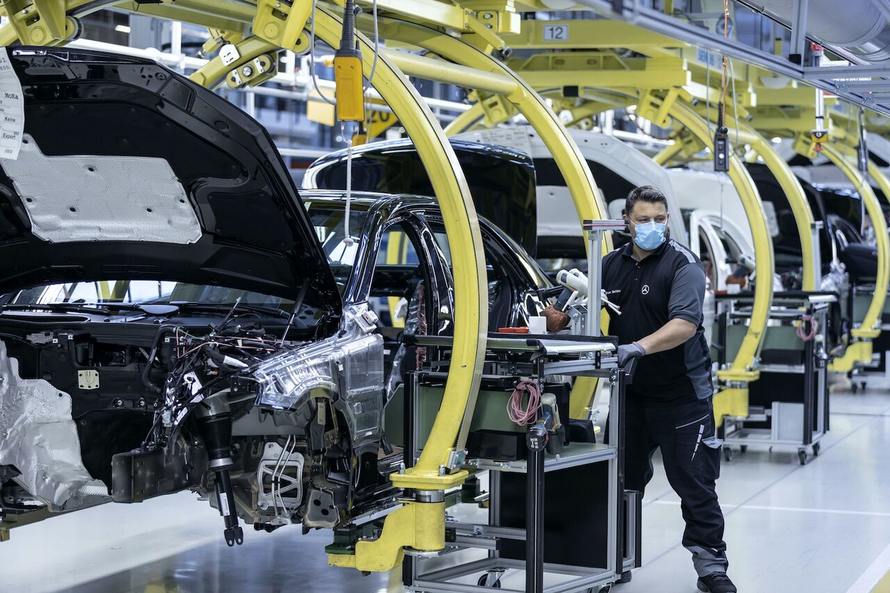 سند استراتژی صنعتی بلندمدت و باثبات صنعت خودرو تا پایان بهمن‌ماه تهیه می‌شود