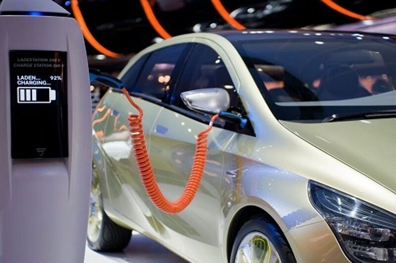 ضرورت تغییر ریل تولید خودرو در کشور از بنزینی به برقی